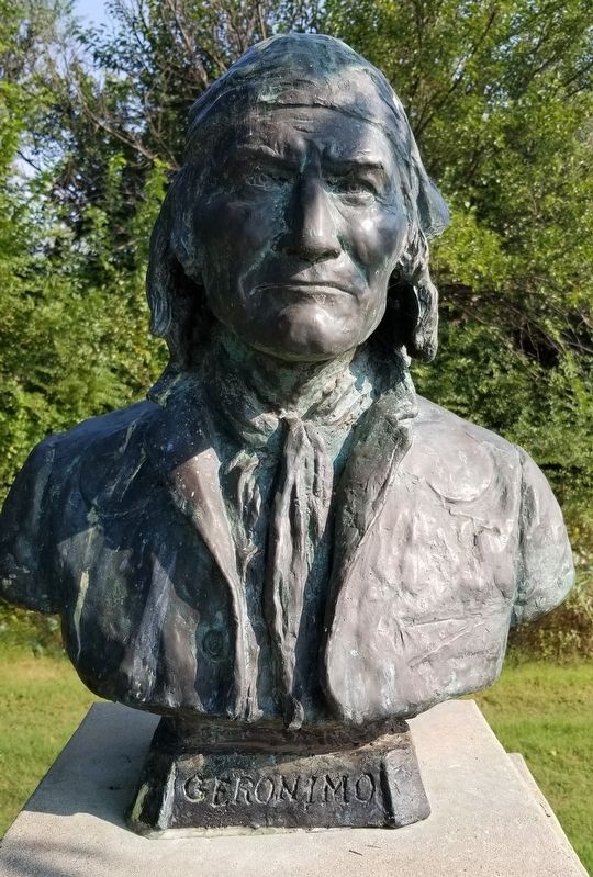 Closeup of the Geronimo Statue image. Click for full size.