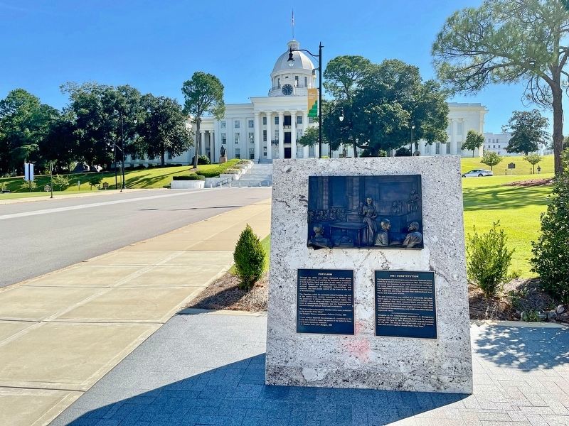 Marker with the Alabama State Capitol building in background. image. Click for full size.