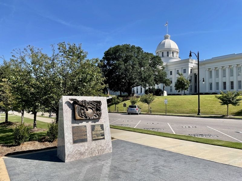 Marker with the Alabama State Capitol in background. image. Click for full size.