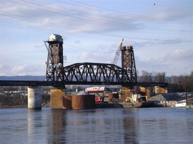 Tenbridge, Cincinnati Southern's crossing over the Tennessee River image. Click for full size.