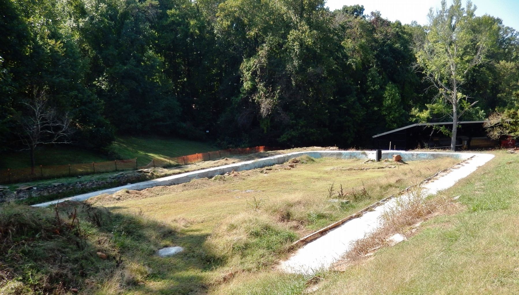 Riverside Swimming Pool Ruins image. Click for full size.