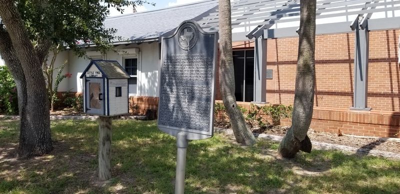 The Great Land Lottery of Aransas Pass Marker in front of the Public Library image. Click for full size.