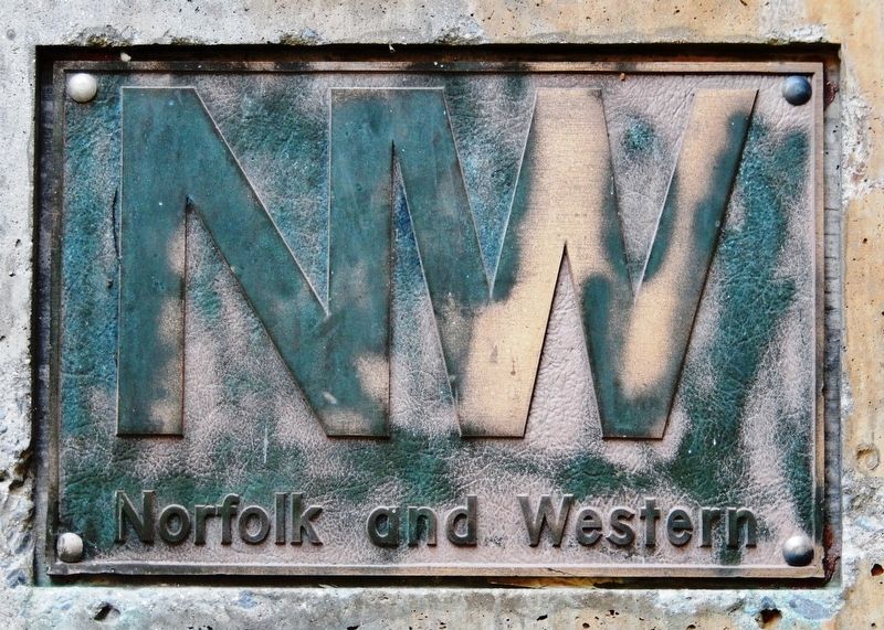 Norfolk & Western Railroad Plaque image. Click for full size.