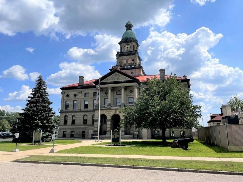 Van Buren County Courthouse and Marker image. Click for full size.