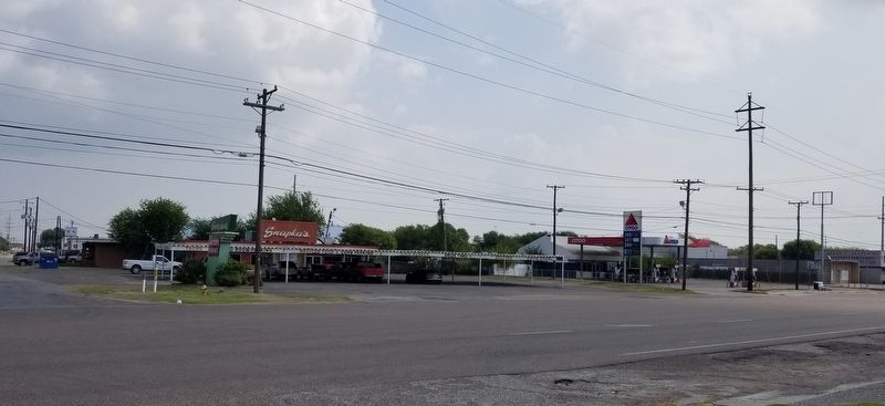 The view of the Snapka's Drive-Inn from across the street image. Click for full size.
