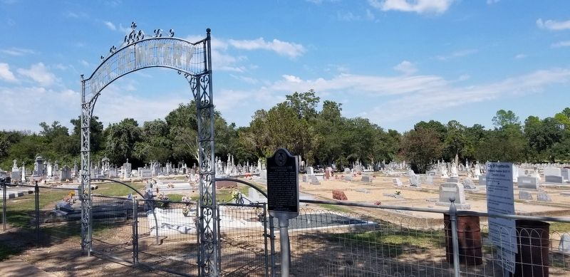 The Fayetteville City Cemetery and Marker by the front gate to the cemetery image. Click for full size.