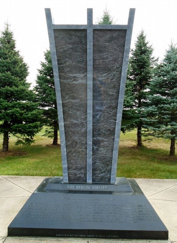 The Berlin Airlift Monument (front) image. Click for full size.