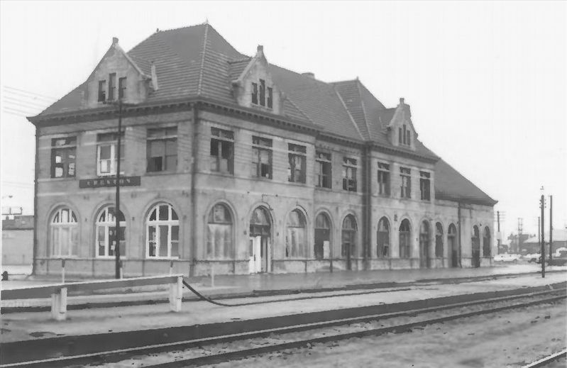 Creston Railroad Depot image. Click for more information.