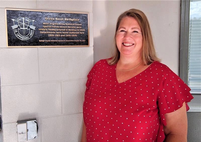 Convention center manager Andrea Akers and Green Beret Birthplace Marker image. Click for full size.