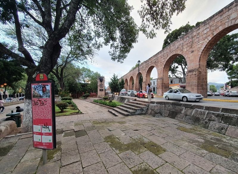 Aqueduct and Marker image. Click for full size.