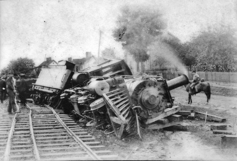 Marker detail: ET&WNC locomotive derailed, Johnson City image. Click for full size.