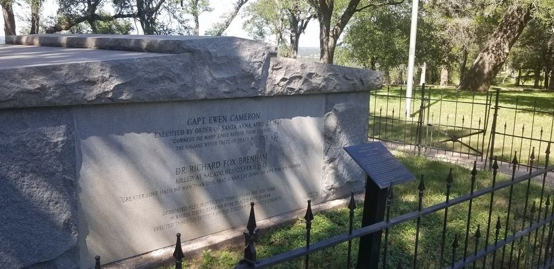 The marker in front of the tomb image. Click for full size.