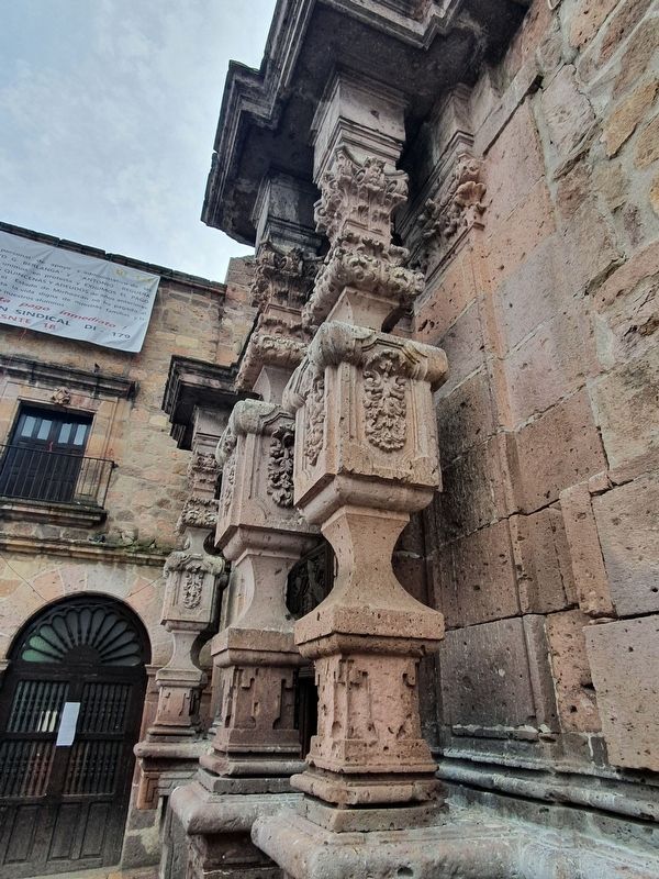 The "estipite" pilasters that flank the entrance, mentioned in the marker text image. Click for full size.