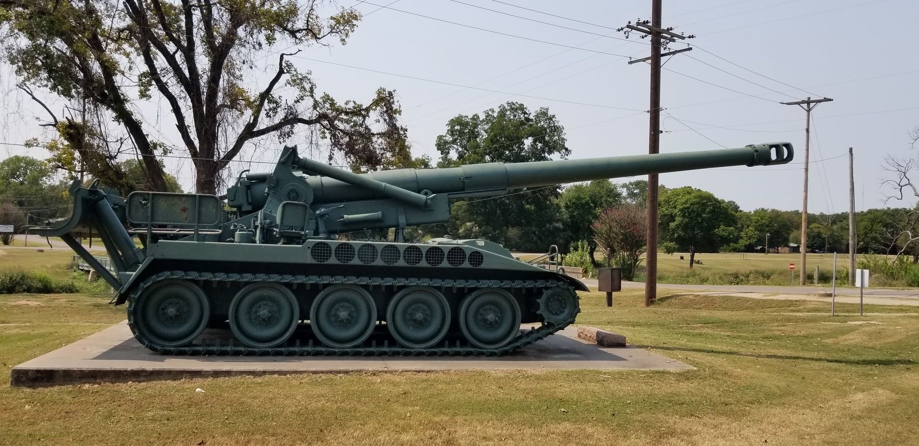 The view of the Howitzer M 110-8 8" Self Propelled from the street image. Click for full size.