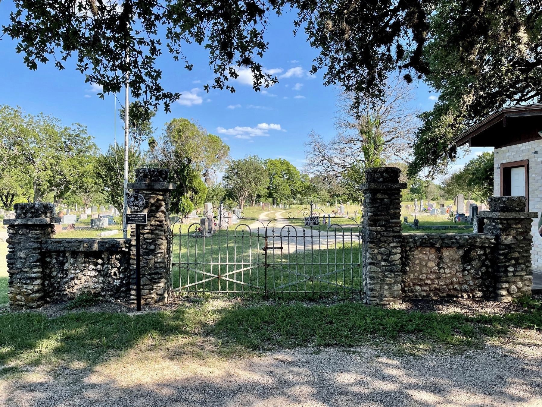 Blanco Cemetery Gate and Marker image. Click for full size.