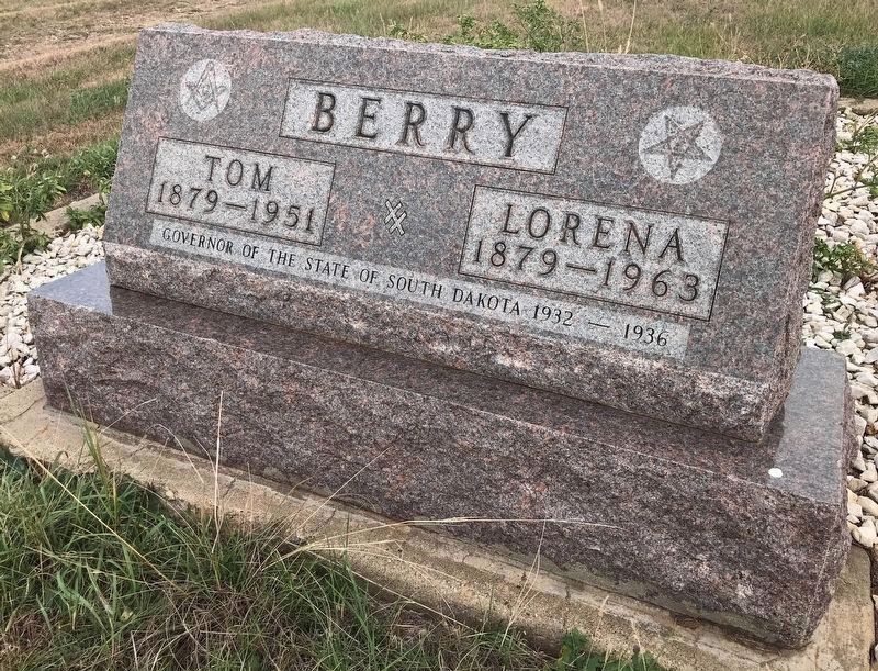 Tom and Lorena Berry Gravestone image. Click for full size.