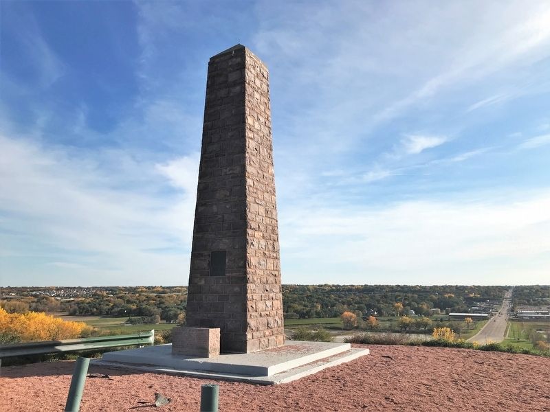 Memorial to the Pioneers of Minnehaha County Marker image. Click for full size.
