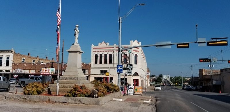 The view of the Llano Confederate Memorial from the street image. Click for full size.