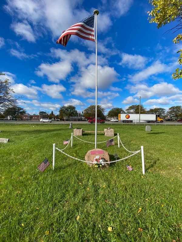 Oakwood Cemetery Unknown Soldiers Memorial. Click for full size. Oakwood Cemetery Unknown Soldiers Memorial image. Click for full size.