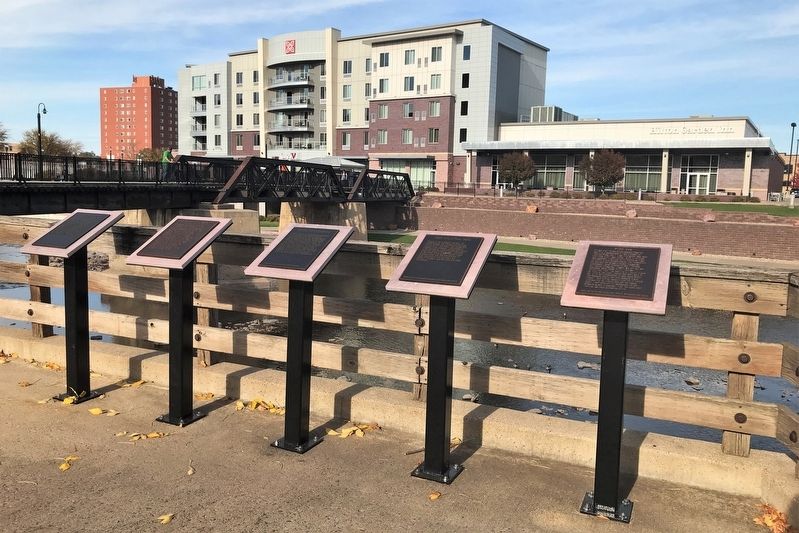 Historic River Crossing Marker (third from the left) image. Click for full size.