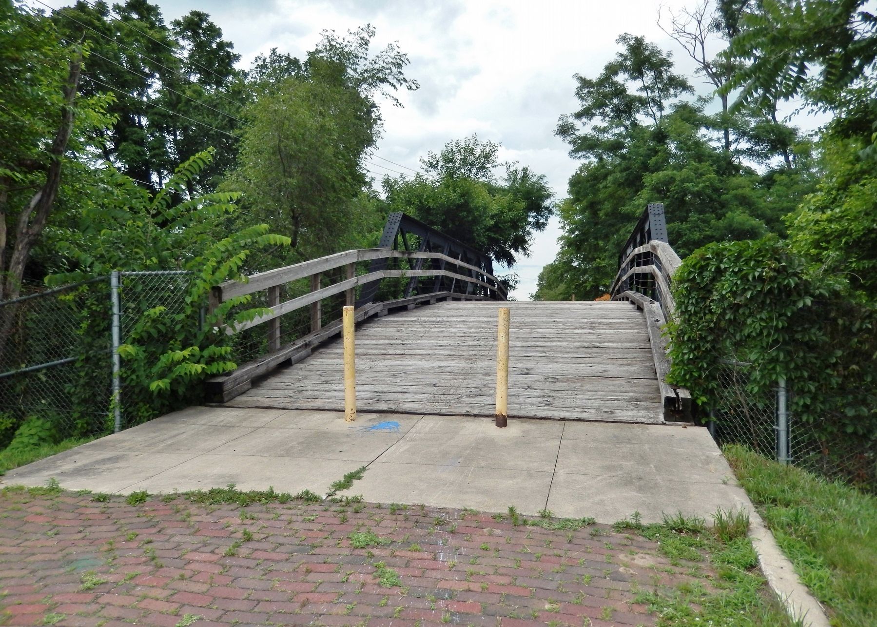 Original Lincoln Highway Bricks & Restored Bridge image. Click for full size.
