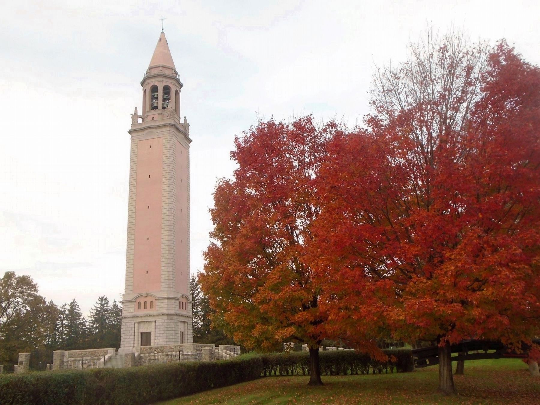 duPont Carillon Tower and Marker image. Click for full size.