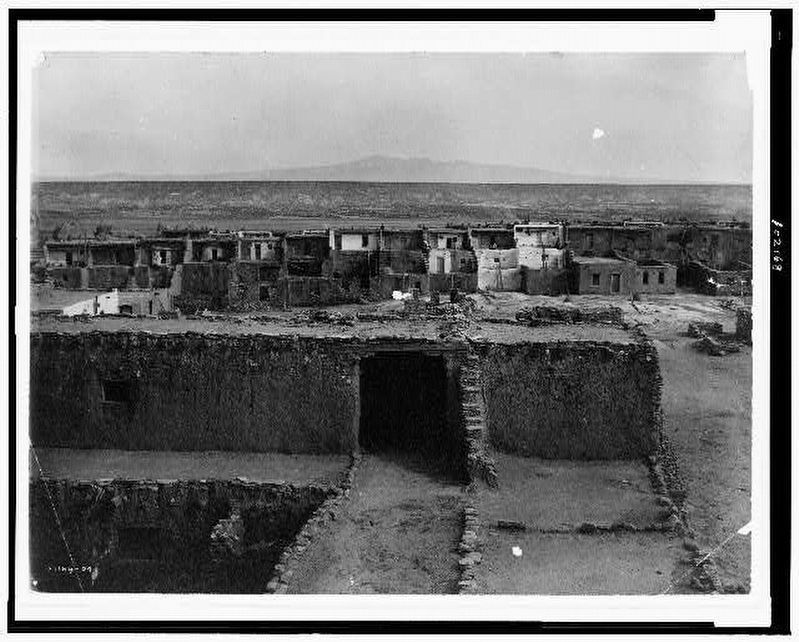 View of Ácoma pueblo, Ácoma, New Mexico, and distant horizon. image. Click for more information.