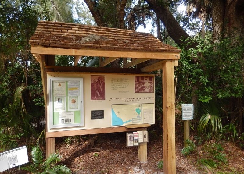Cross Creek Marker Kiosk image. Click for full size.