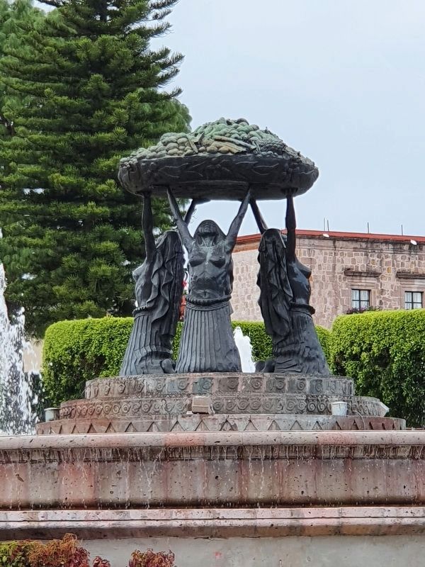 The nearby Fountain of the Tarascas (Fuente de las Tarascas) image. Click for full size.
