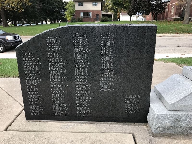 World War II Memorial (reverse side) image. Click for full size.