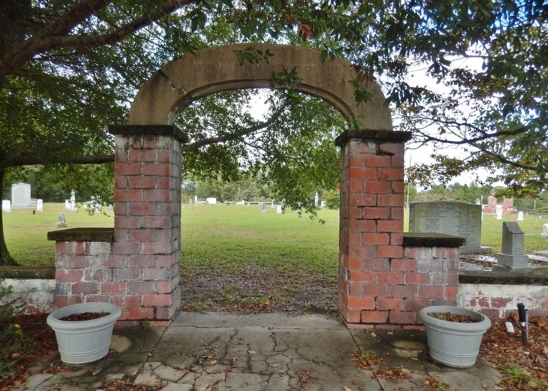 Old Vidalia Cemetery - East Entrance image. Click for full size.