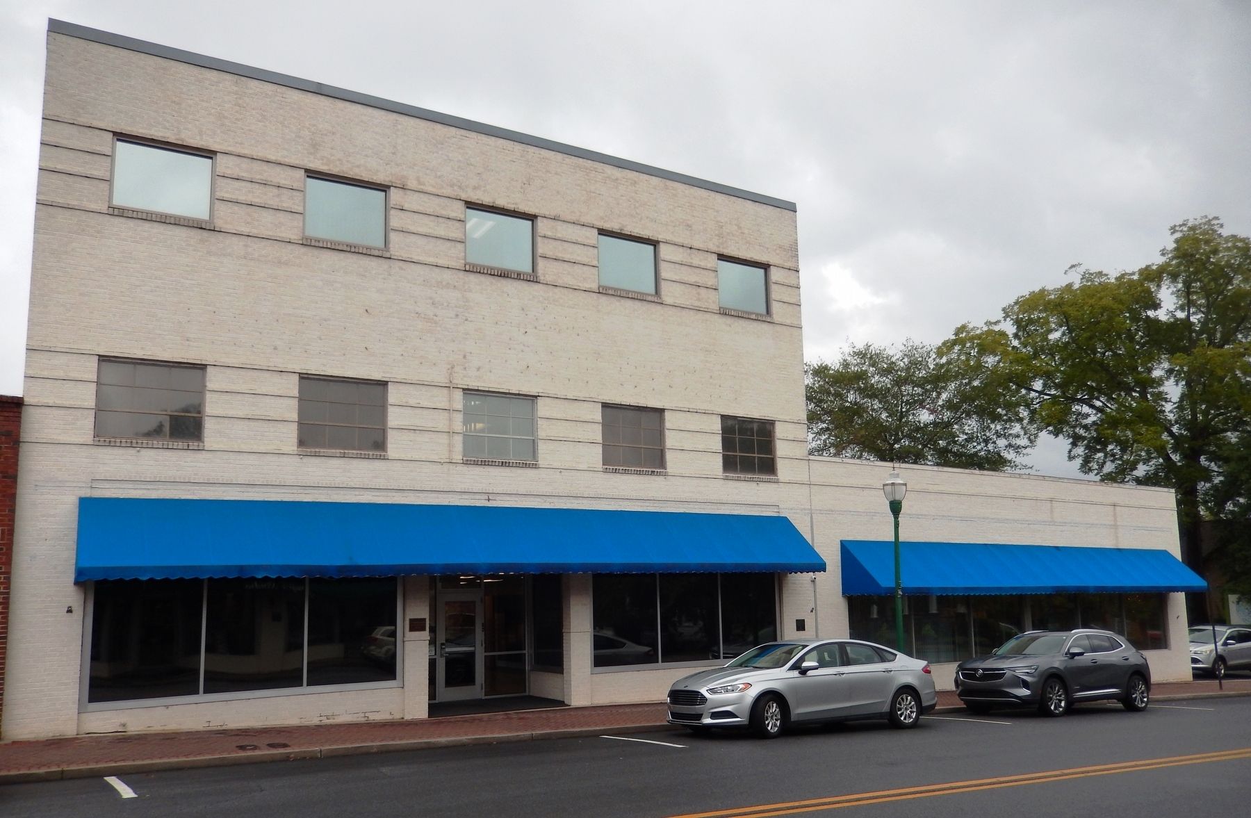 Hudgins Furniture Building. Click for full size. Hudgins Furniture Building image. Click for full size.