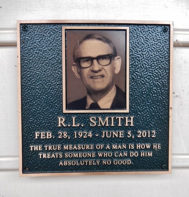 R. L. Smith Memorial plaque image. Click for full size.