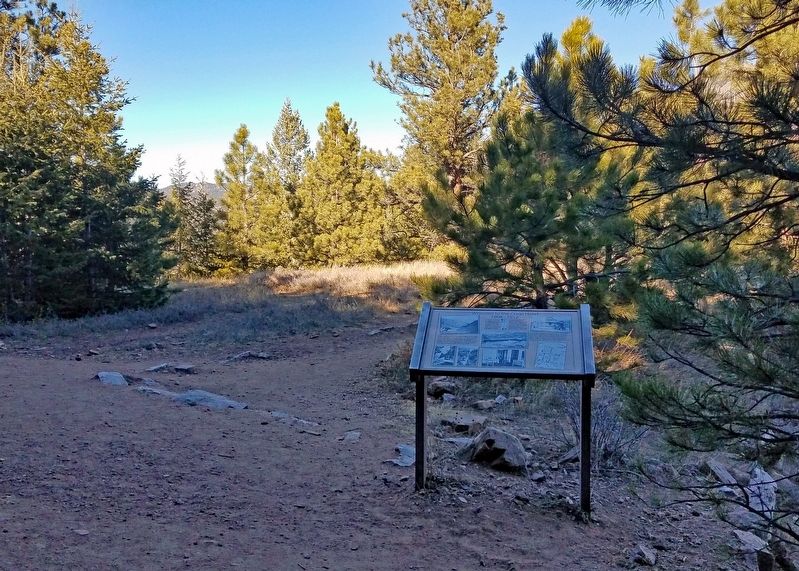 Marker with some traces of the Crags Hotel beyond image. Click for full size.