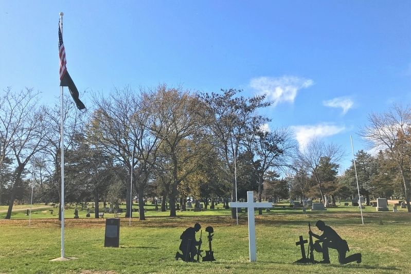 In Recognition of World War I Veterans Marker, from the east image. Click for full size.