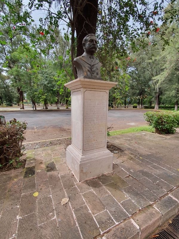 Eduardo Ruiz Marker and Bust. Click for full size. Eduardo Ruiz Marker and Bust image. Click for full size.