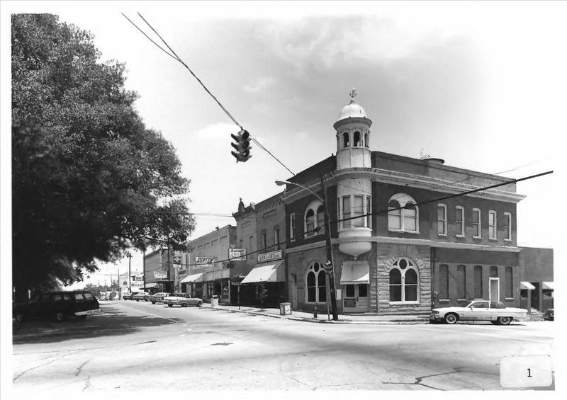 Hartwell Commercial Historic District image. Click for more information.