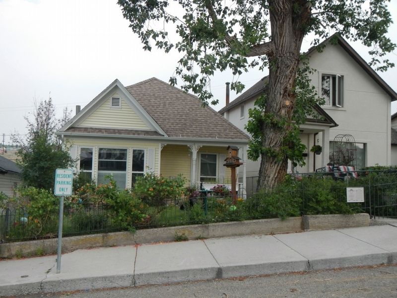 633 West Quartz Residence and Marker image. Click for full size.