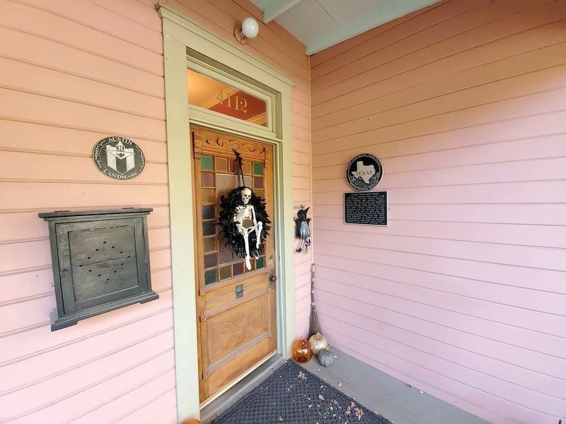Elvira T. Manor Davis House Marker image. Click for full size.