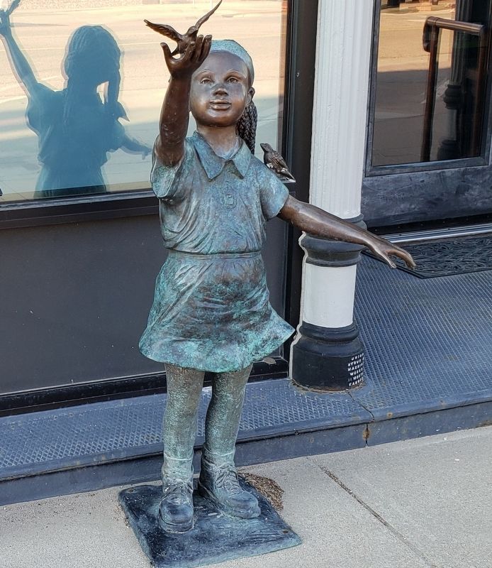 Thelma Taylor Sculpture. Click for full size. Thelma Taylor Sculpture image. Click for full size.