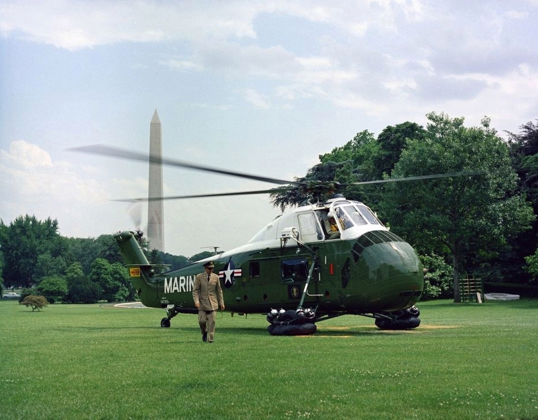 A VH-34D presidential helicopter on the South Lawn of the White House in 1961 image. Click for full size.