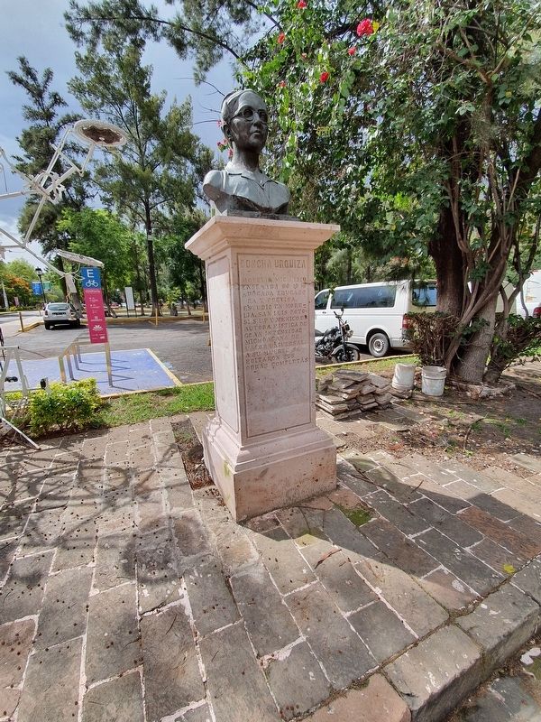 Concha Urquiza Marker and Bust image. Click for full size.