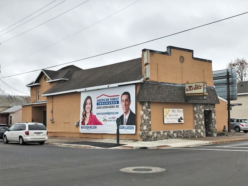 10th and Jackson Marker, and neighboring bar. Click for full size. 10th and Jackson Marker, and neighboring bar image. Click for full size.