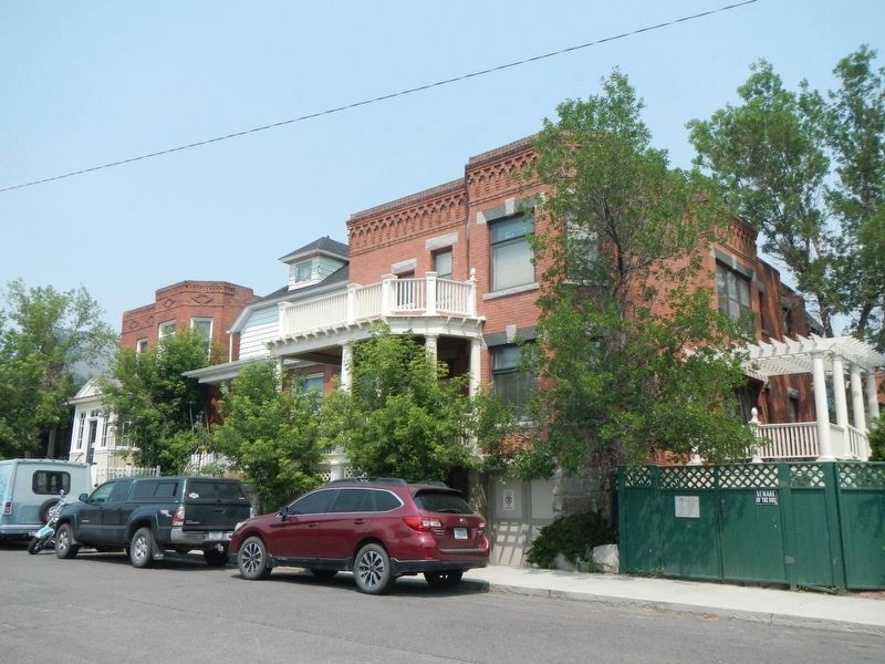 815-817 West Mercury Residence and Marker image. Click for full size.