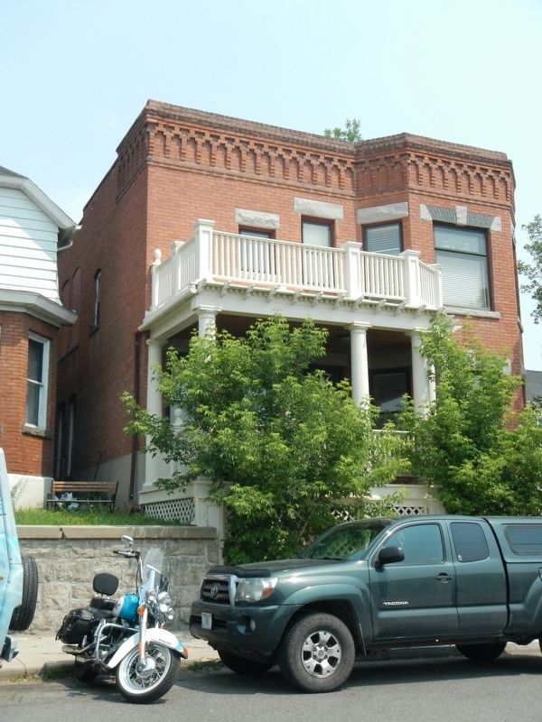 815-817 West Mercury Residence image. Click for full size.