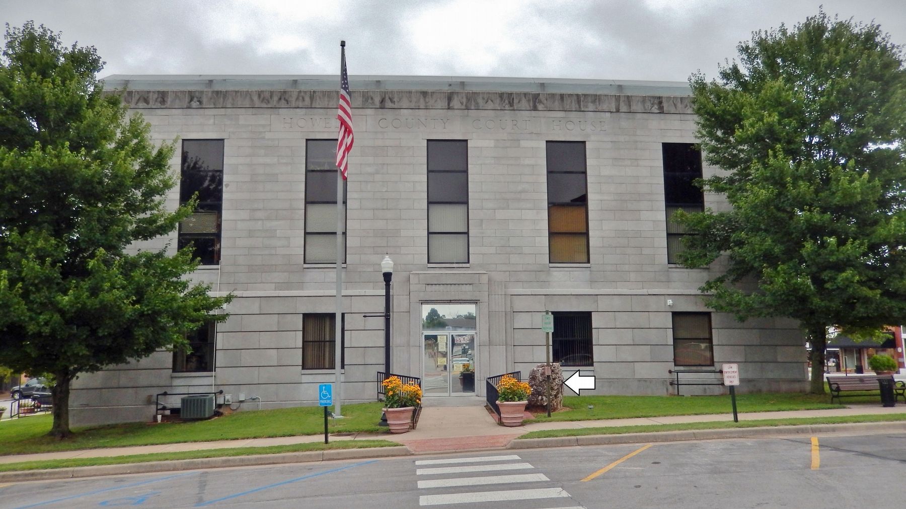 Howell County Courthouse (<i>west elevation</i>). Click for full size. Howell County Courthouse (<i>west elevation</i>) image. Click for full size.