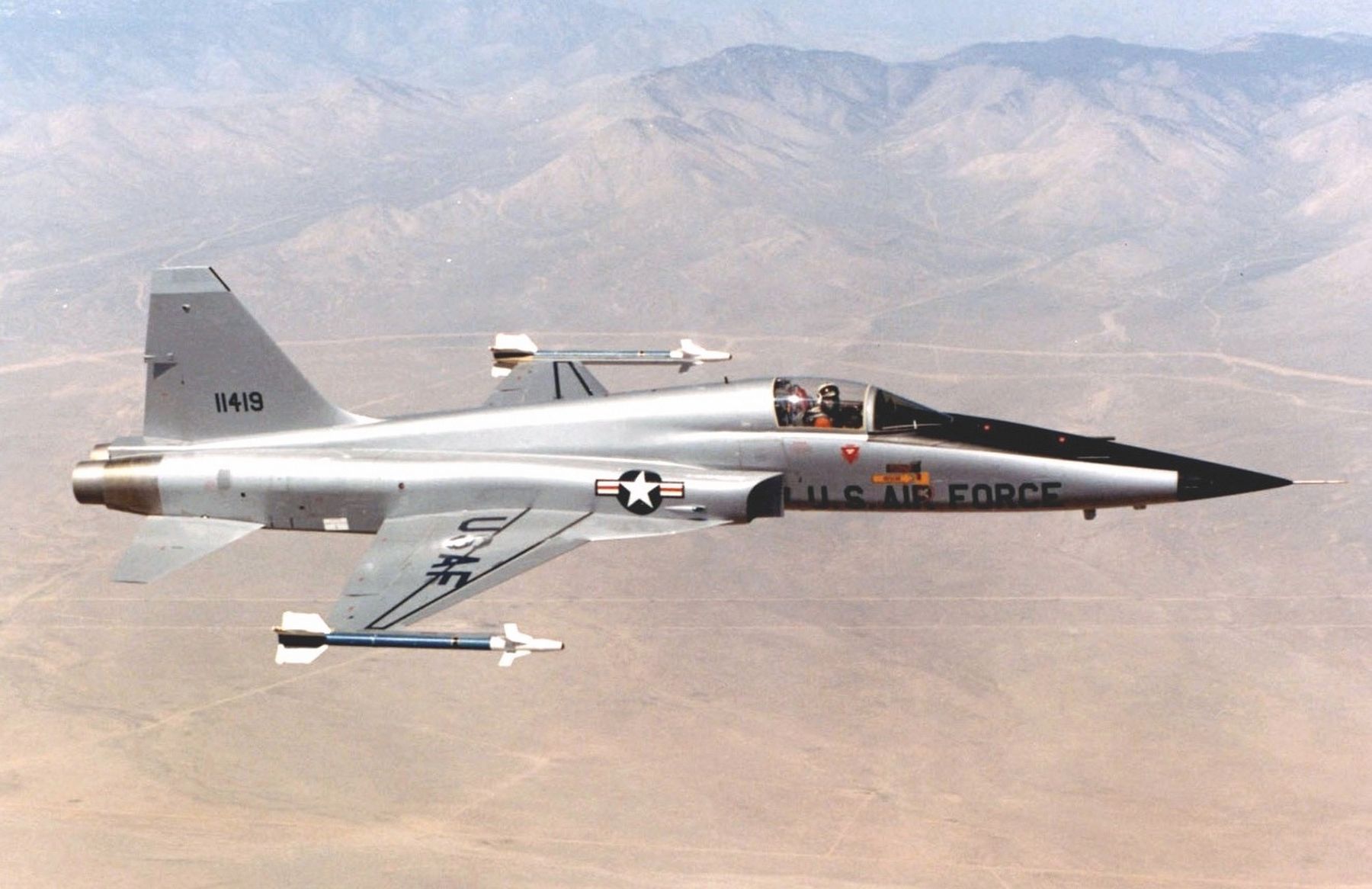Northrop F-5E in flight image. Click for full size.