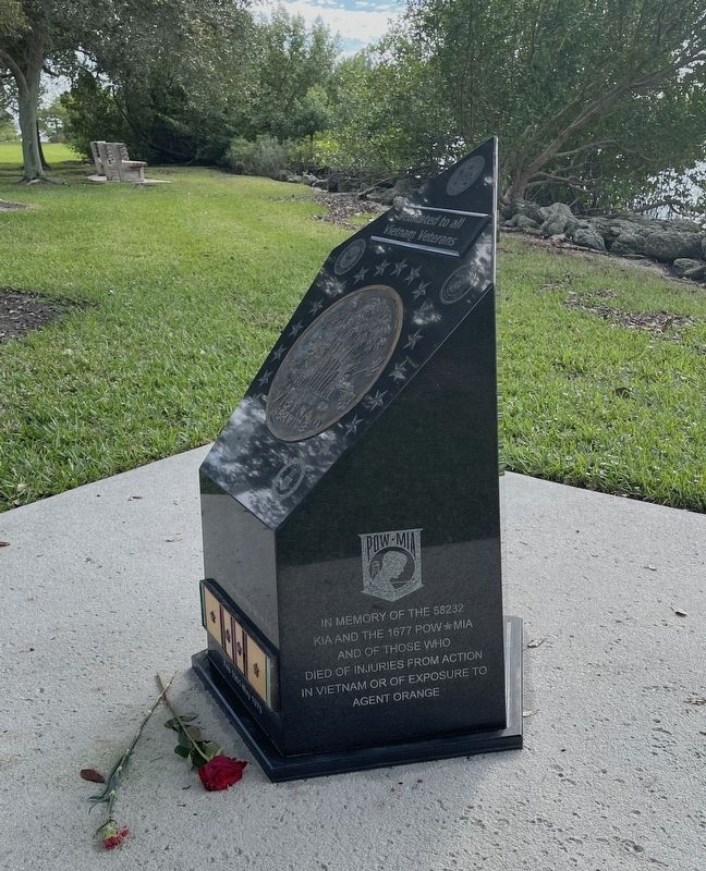 Vietnam Veterans Memorial (side 2) image. Click for full size.
