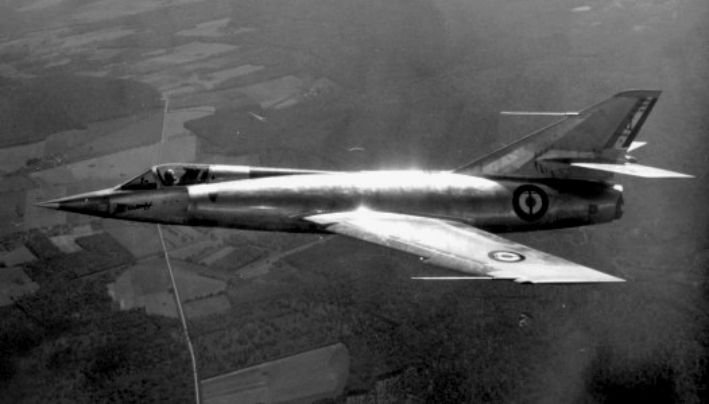 A French Dassault Étendard IV prototype in flight image. Click for full size.