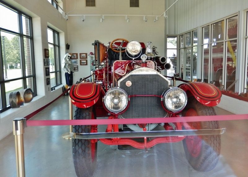 1926 La France Fire Truck image. Click for full size.